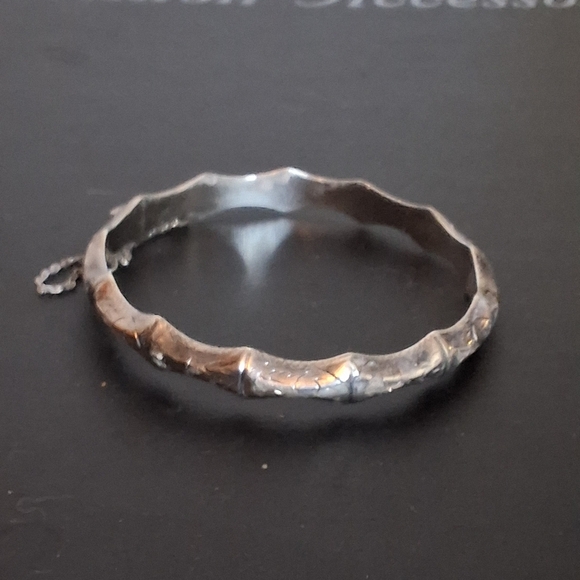Vintage Etched Sterling Silver Bangle - Picture 5 of 12